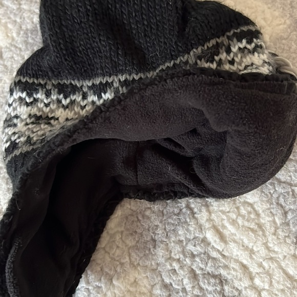 Winter knit pom pom hat black for extreme cold lined inside covers ears O/S - Picture 5 of 5